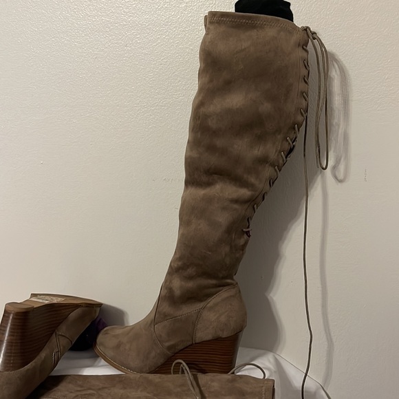 Torrid high boots worn twice great condition - Picture 2 of 3
